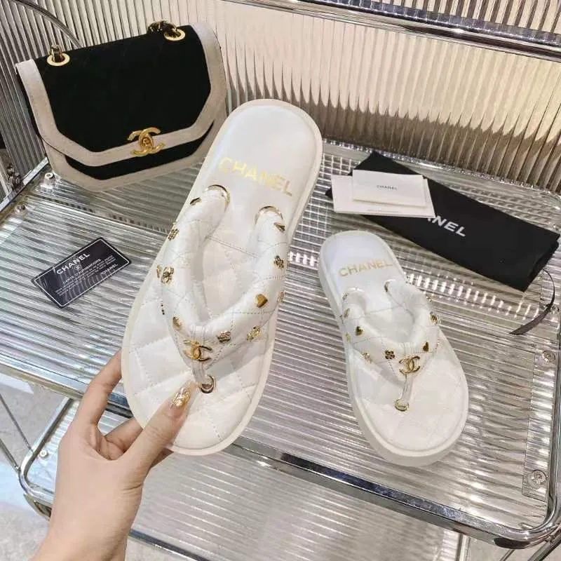 👟👟Ex-factory price 460👟👟 CHANEL 2022SS C Jia Xiaoxiang new summer bread slippers flip-flops flip-flops beach sandals original 7100 purchase development production Xiaoxiang 2023 summer hot style bread slippers irresistibly cute! The color of macarons and ice cream combined with the chubby figure is like stepping on bread or clouds ☁️Super strong wrapping feeling!  Fabric: Original customized super soft sheepskin Lining: Original customized super soft sheepskin Sole: Exclusive molded ultra-light foam outsole Sole thickness: 2CM Size: 35-40